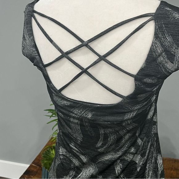 Limité Sleeveless Top - Picture 5 of 8